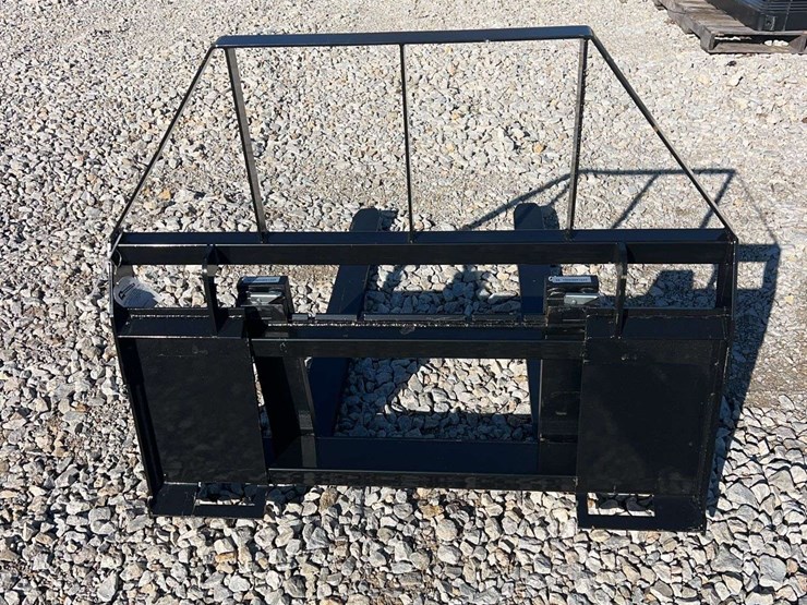 agt-skid-steer-pallet-forks-image-2