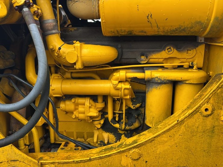 international-125c-image-26