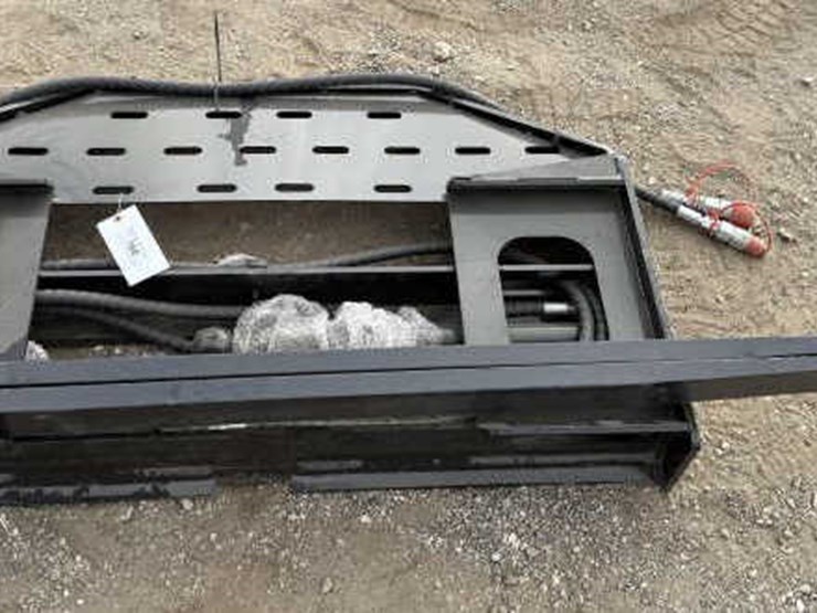 #160-•-skid-steer-hydraulic-side-shift-forks-image-1