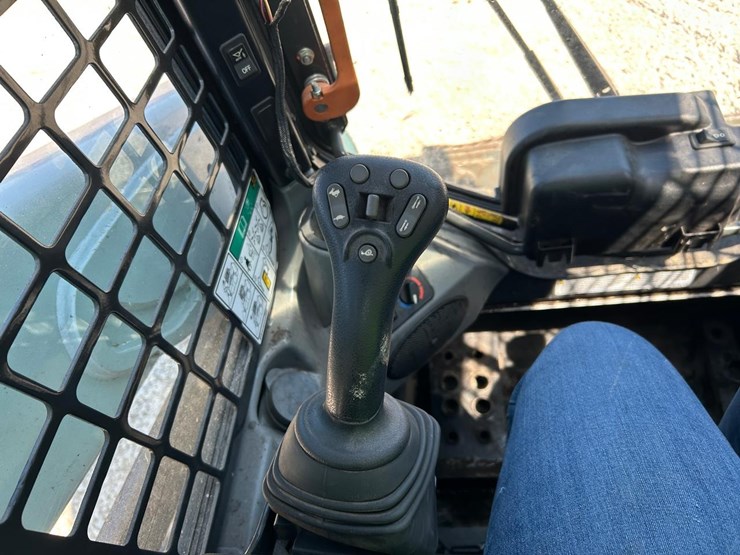 2023-bobcat-t595-image-26