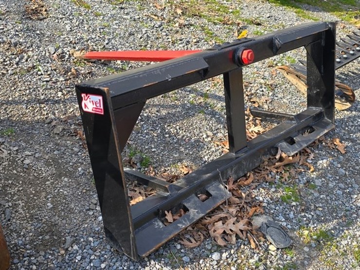 new-kivel-single-skidloader-bale-spear-image-2