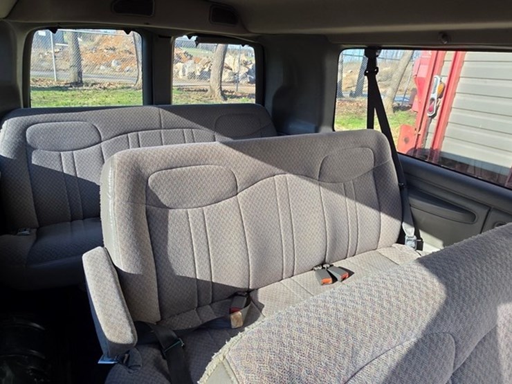 2000-chevrolet-3500-image-25