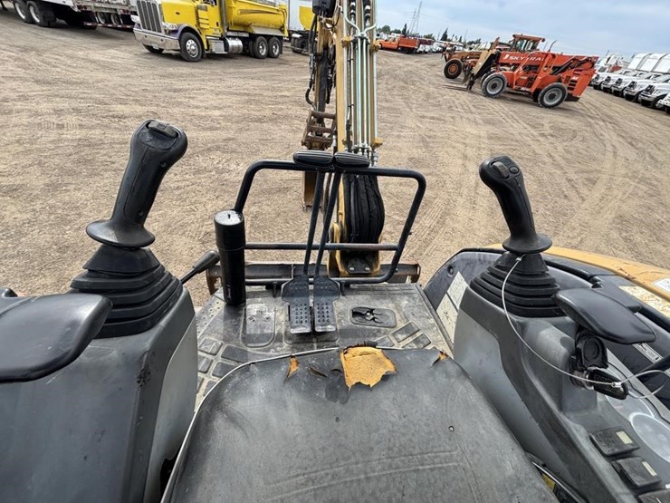 2010-caterpillar-303-image-29