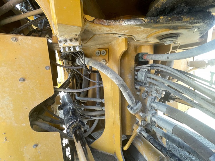 caterpillar-982m-image-57