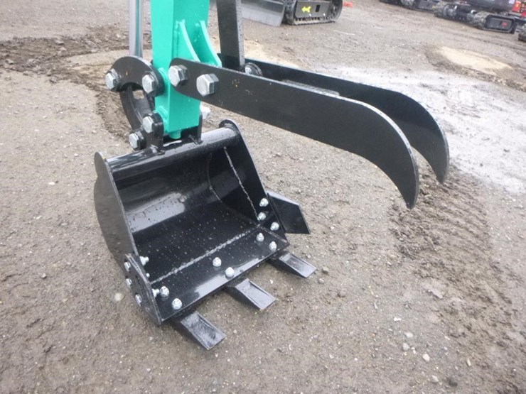 2026-agt-h15r-hydraulic-excavator-image-9