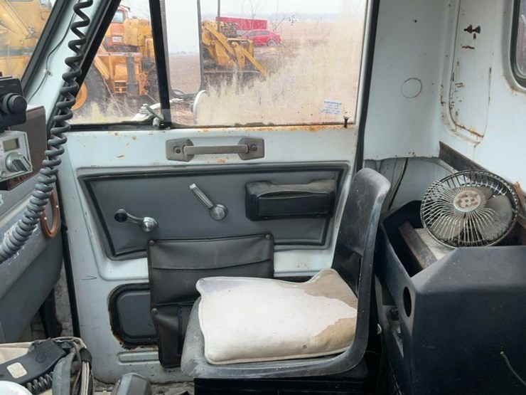 1984-gmc-9500-image-20