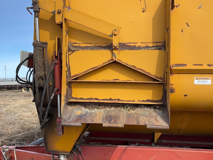 knight-reel-auger-feed-wagon-image-3