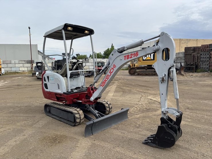 takeuchi-tb216-image-2