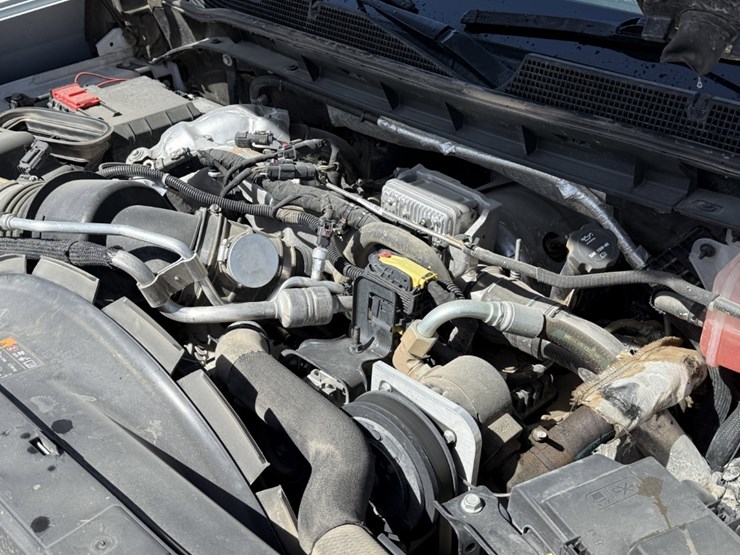 2022-chevrolet-silverado-3500hd-image-23