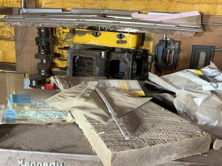 #228-•-tool-chest-and-contents-image-8