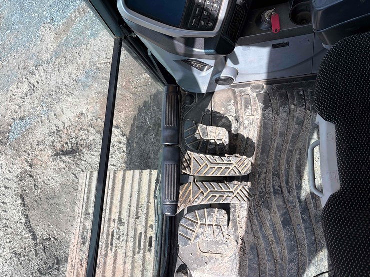 2017-hyundai-hx300-lr-image-15