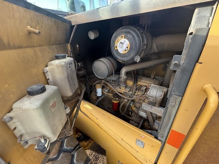 2005-deere-624j-image-45