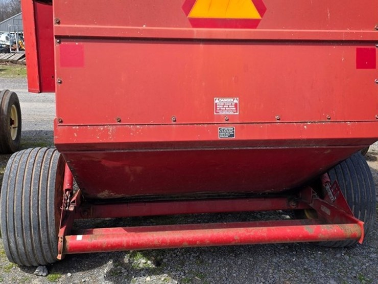 new-holland-853-image-11