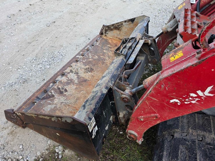 2022-takeuchi-tl8r-image-8