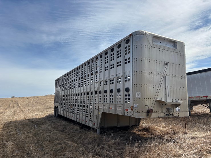 1989-wilson-livestock-trailer-image-3