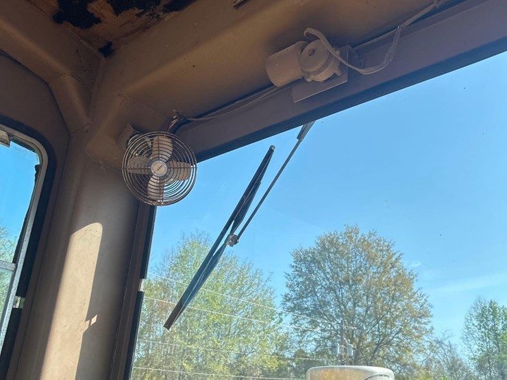 2011-deere-772g-image-39