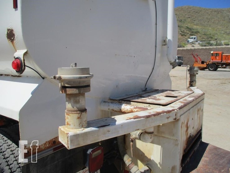 2014-freightliner-business-class-m2-106-image-17