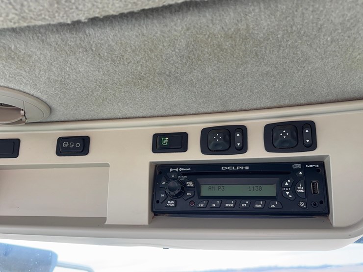 2013-john-deere-9560r-image-18