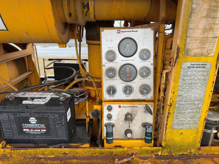 ingersoll-rand-xl750-tow-behind-air-compressor-image-13