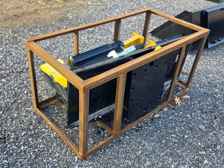 new-cfg-skidloader-rock-hammer-image-1