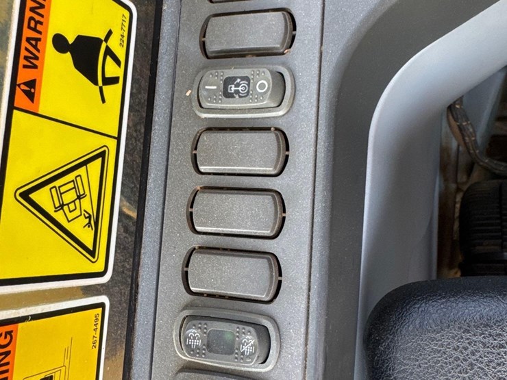 2018-caterpillar-336fl-image-28