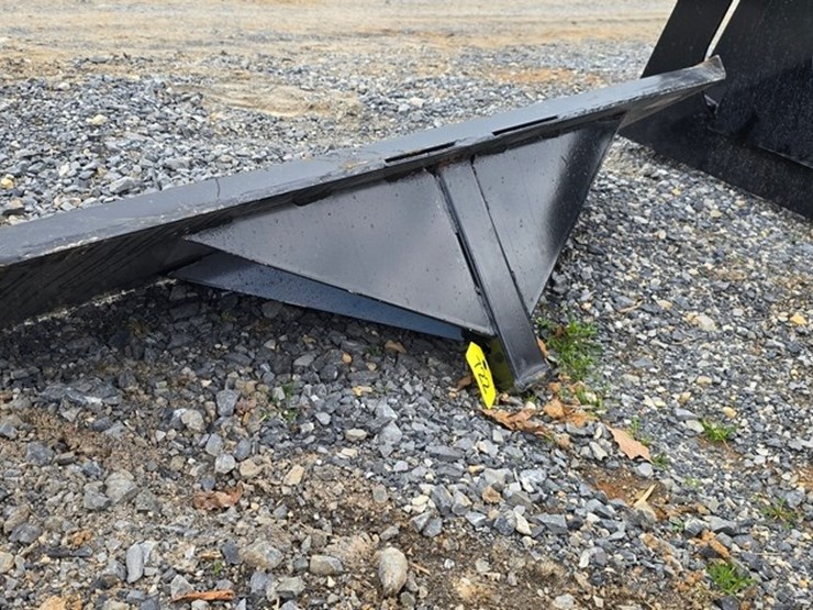 new-kivel-skidloader-hitch-image-4