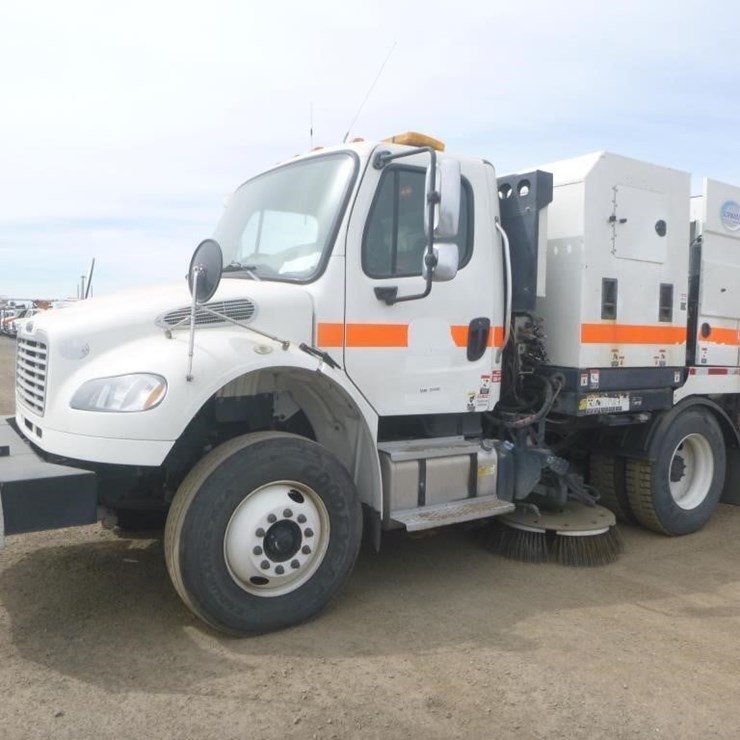 2016 FREIGHTLINER M2 106