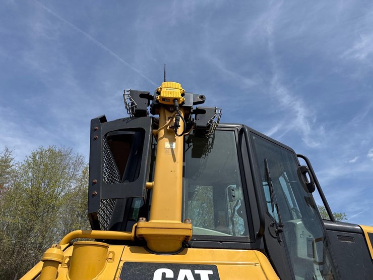 2015-caterpillar-d6n-lgp-image-16
