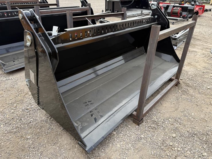 #156-•-skid-steer-72"-4-in-1-bucket-image-1