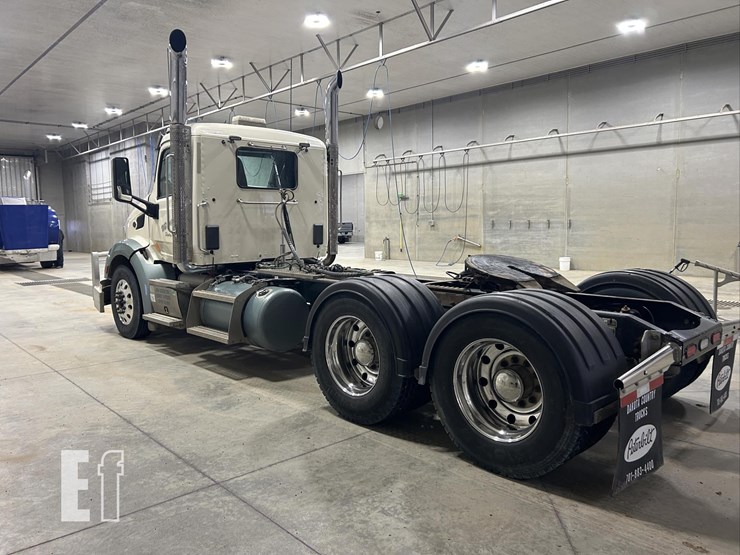 2016-peterbilt-579-image-7