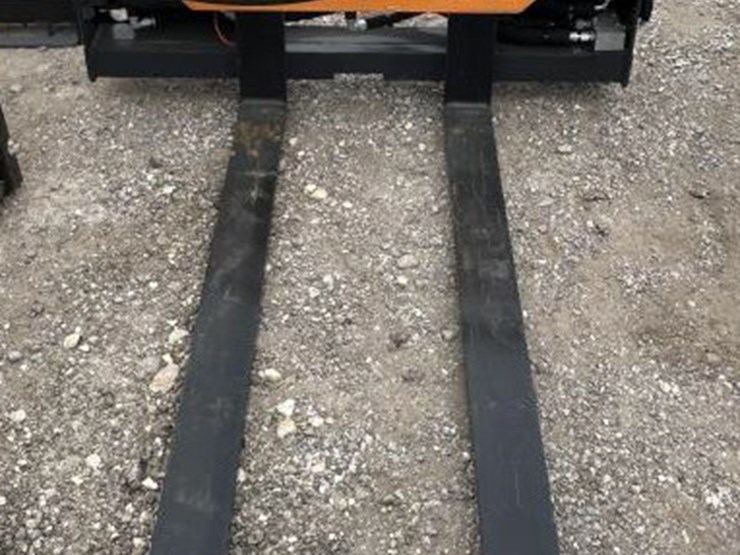 #31-•-48"-skid-steer-hydraulic-pallet-forks---land-honor-image-1