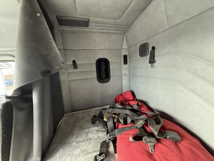 2015-mack-pinnacle-chu613-image-12