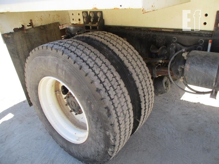 2014-freightliner-business-class-m2-106-image-19