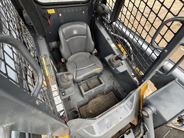 2022-deere-325g-image-20