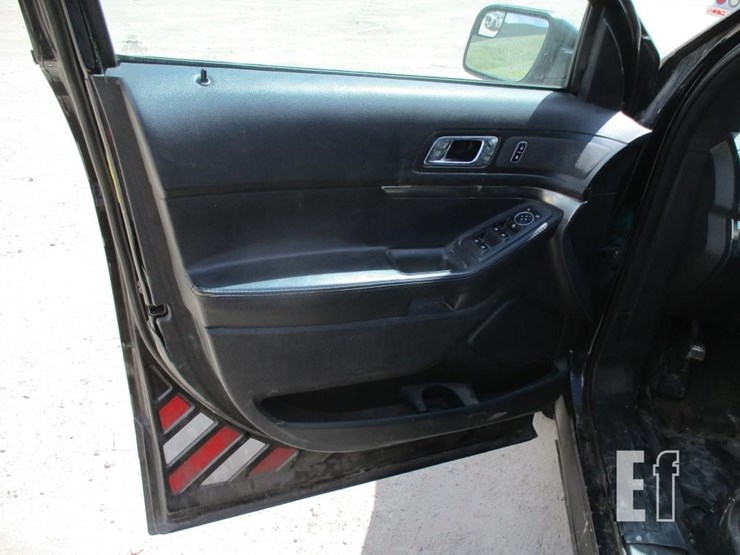 2016-ford-explorer-image-14