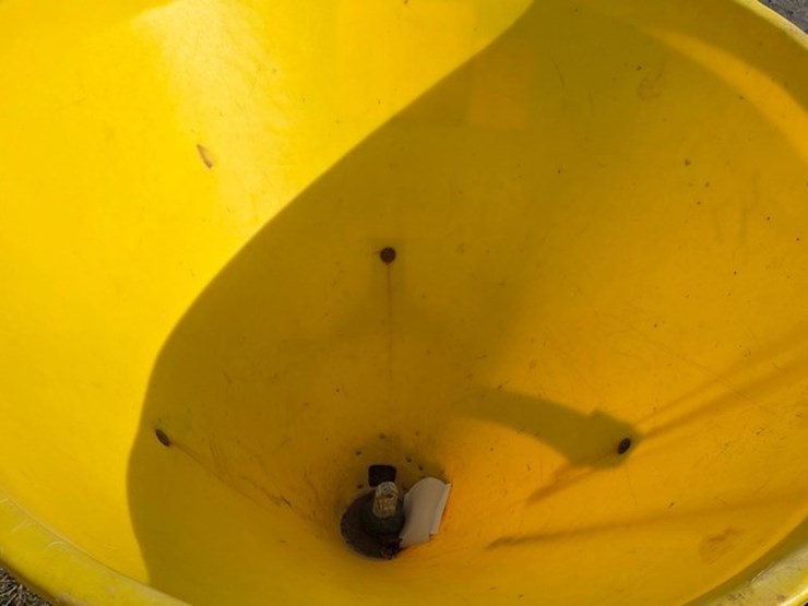 cosmo-3pt.-poly-spin-spreader-image-5