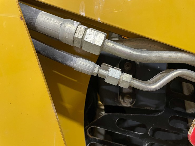 2012-caterpillar-226b3-image-22