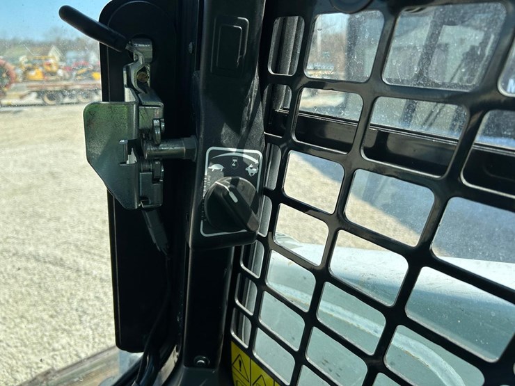 2023-bobcat-t595-image-21