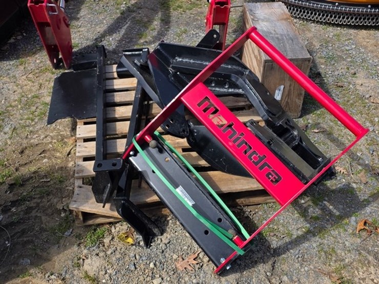 new-mahindra-7095clgc-euro-loader-image-8