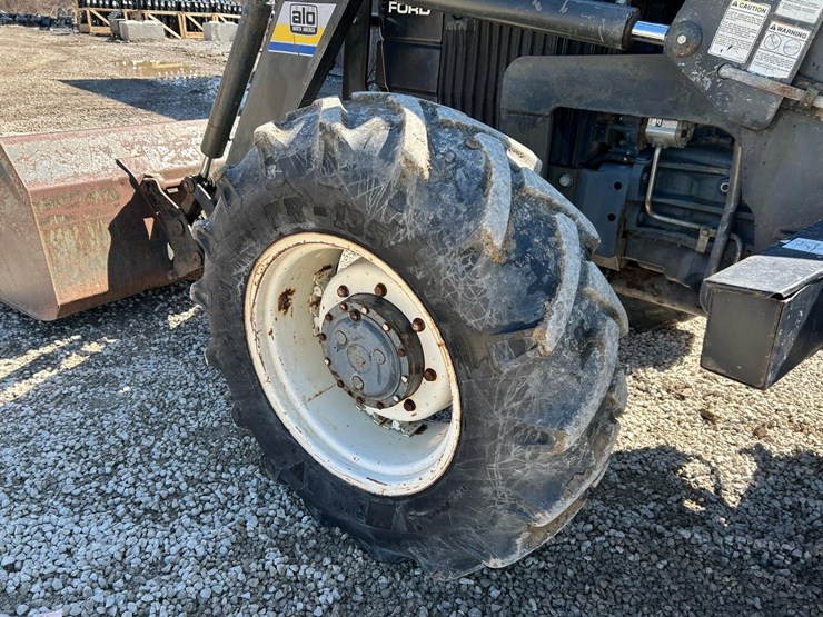 new-holland-5640-image-17