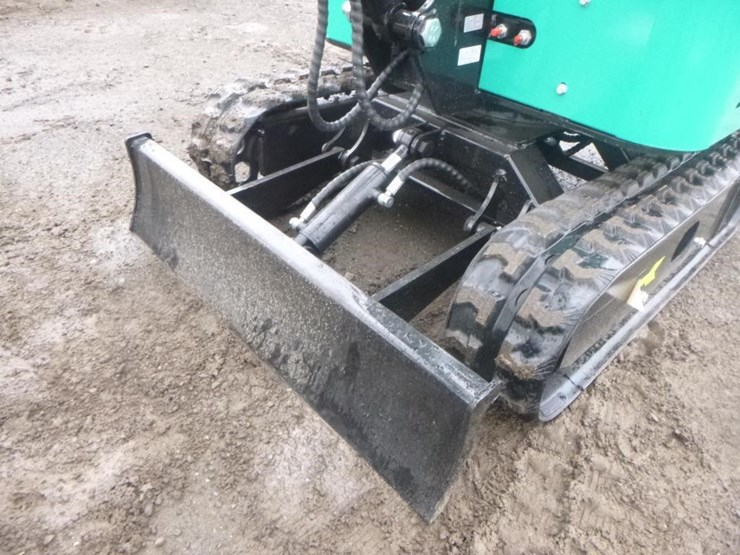 2025-agt-h15r-hydraulic-excavator-image-15