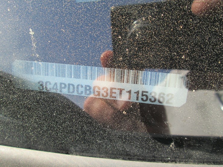 2014-dodge-journey-sxt-image-34