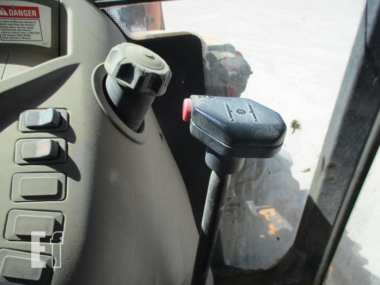 2015-case-580n-image-12