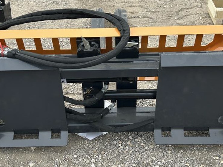 #33-•-48"-skid-steer-hydraulic-pallet-forks---land-honor-image-2