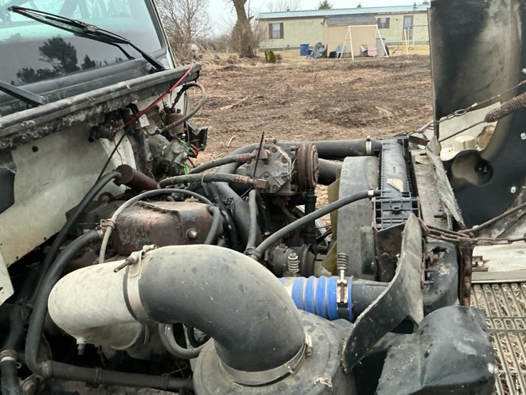 1995-freightliner-fl70-image-17