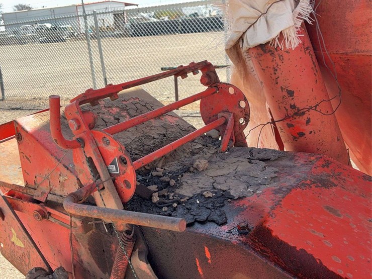 red-portable-pto-driven-feed-grinder-mixer,-steel-construction-image-16