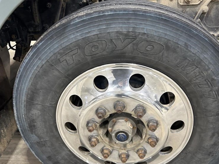 2016-peterbilt-579-image-28