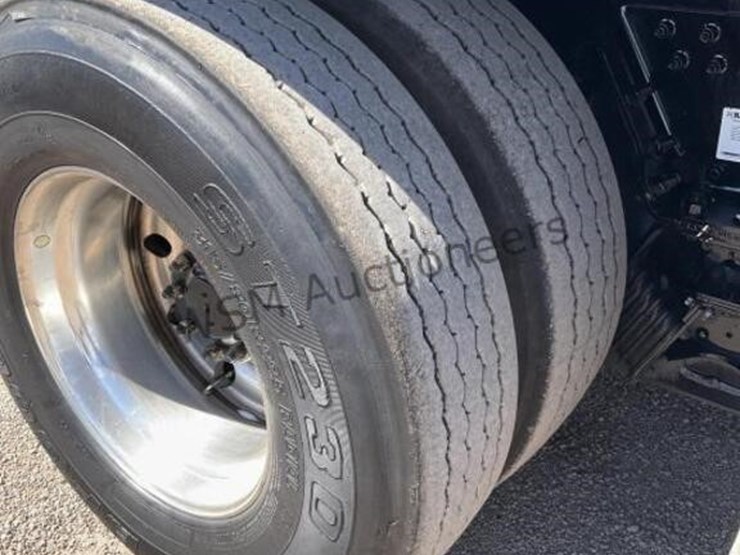 2018-peterbilt-520-image-9