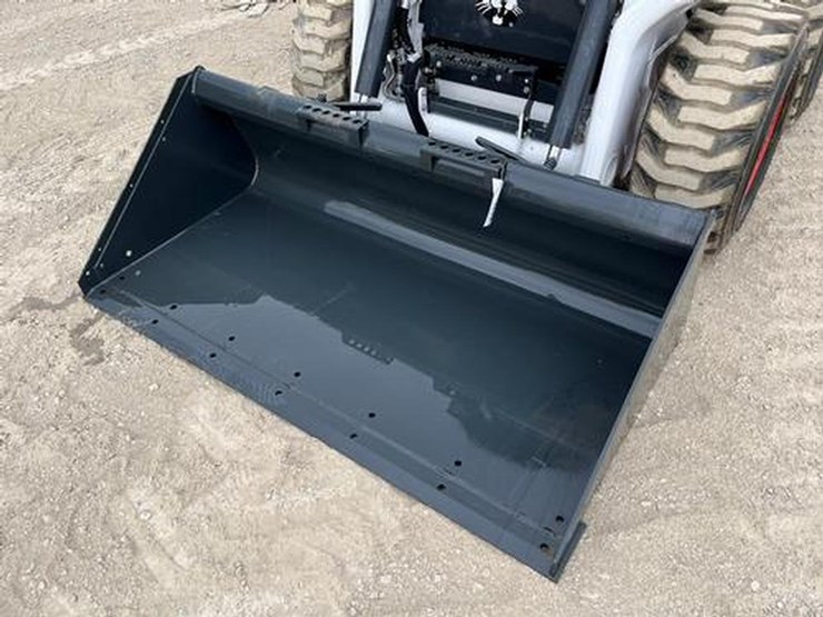 bobcat-68"-standard-duty-skid-steer-bucket-image-1