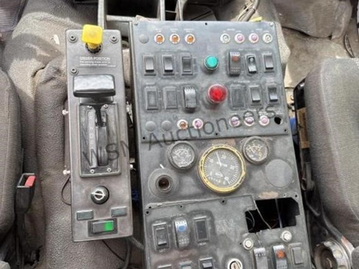 2001-freightliner-fc70-image-44